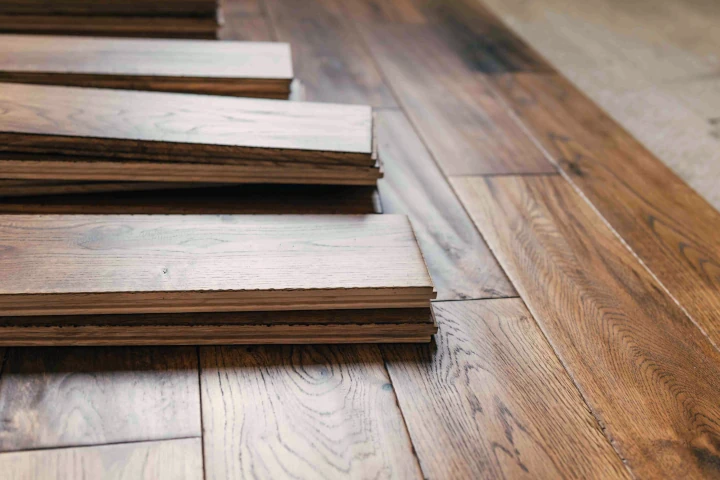 Design en installation et pose pour la rénovation de plancher